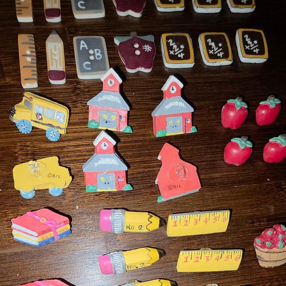 Vintage "Back To School" Teacher Original Lansing Sewing Buttons Lot Of 38 - Picture 7 of 8